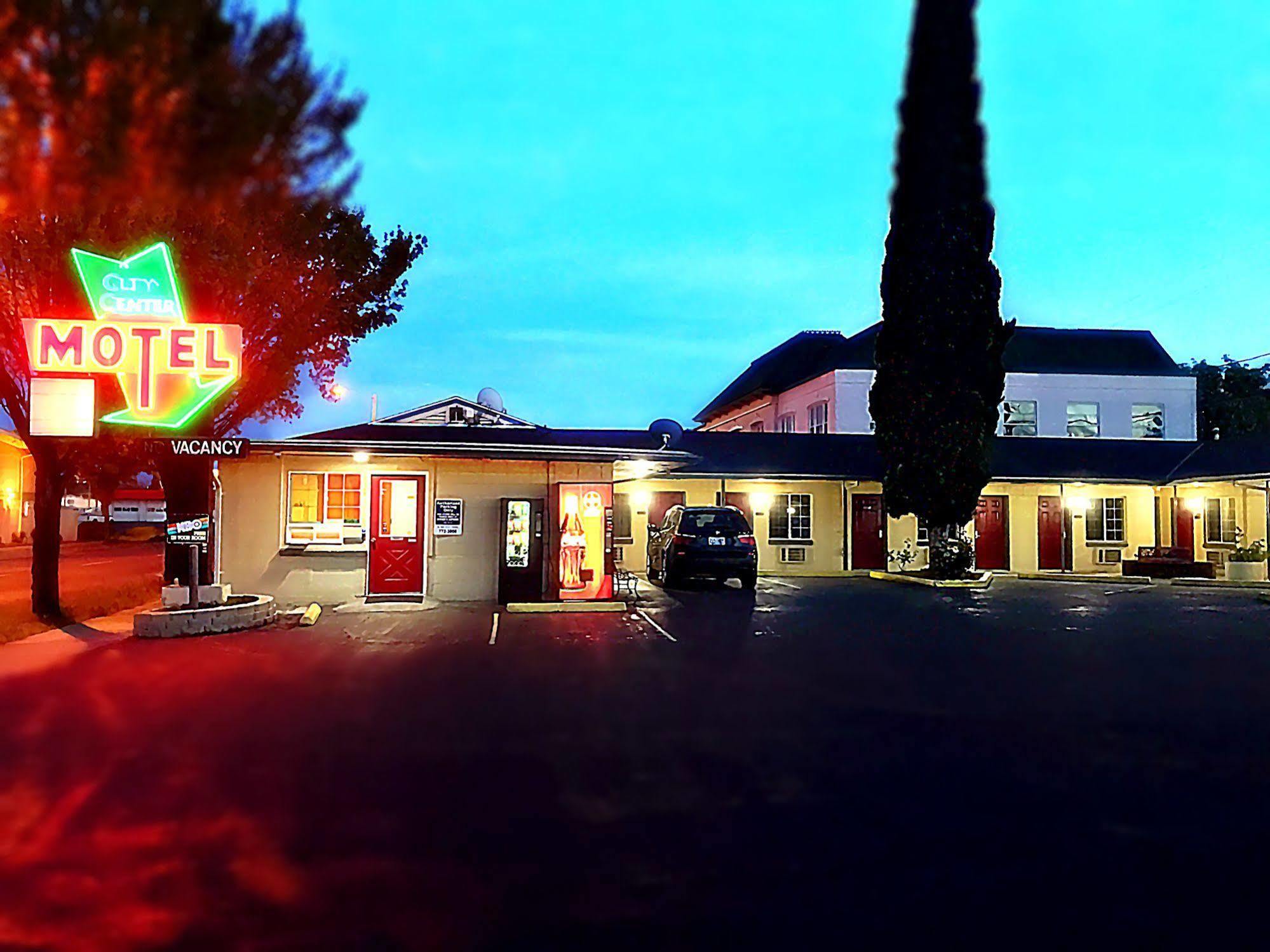 City Center Motel Medford Bagian luar foto